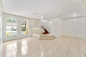 10819 NW 51st Ln in Doral, FL - Building Photo - Building Photo