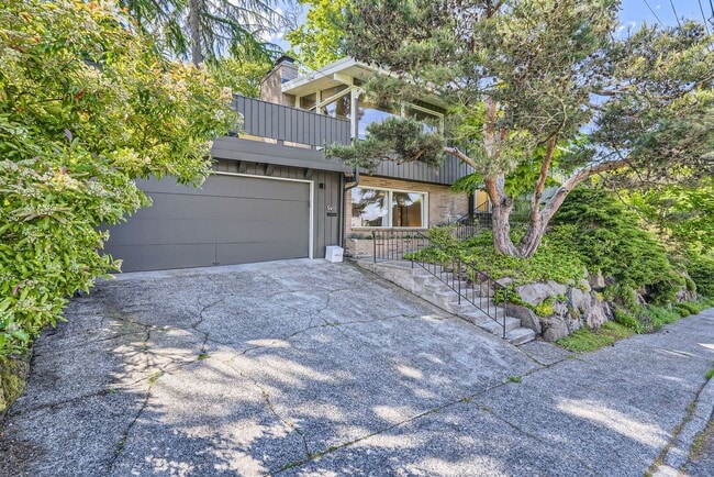 property at 5417 S Orcas St