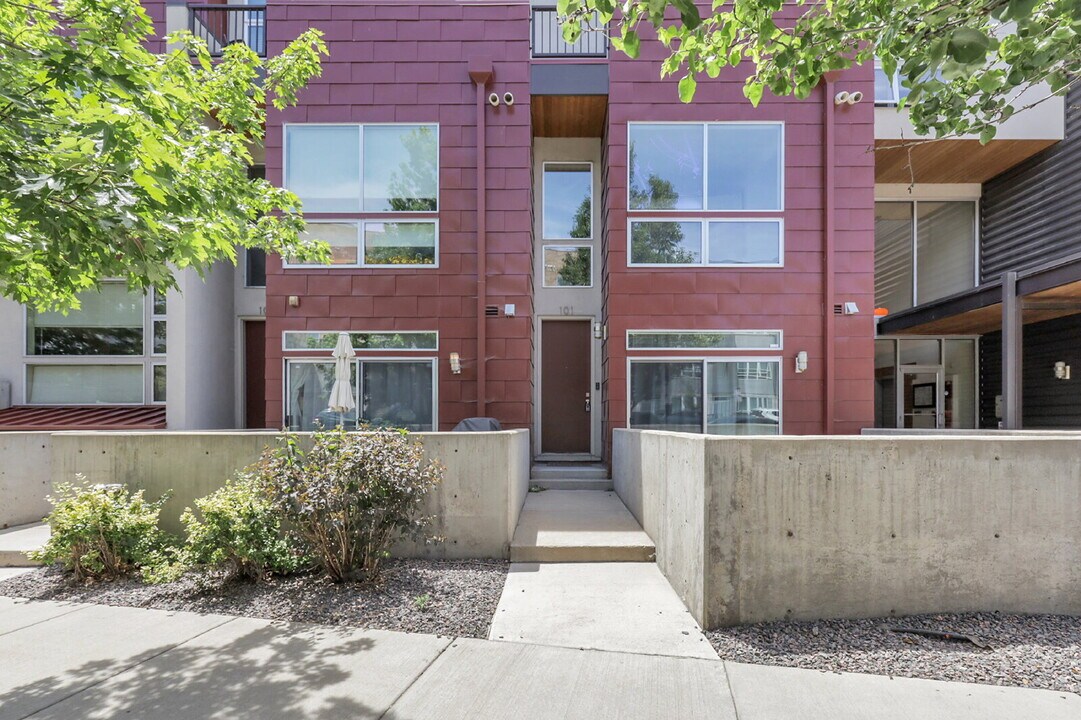2650 W Front View Cres Dr in Denver, CO - Building Photo