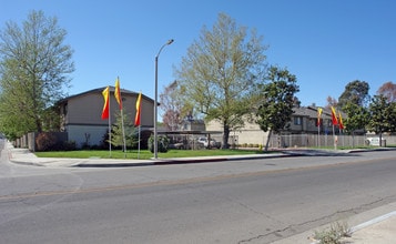 Park Place Townhomes in Hemet, CA - Foto de edificio - Building Photo