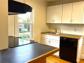 44-44 Phillips St in North Kingstown, RI - Building Photo - Building Photo