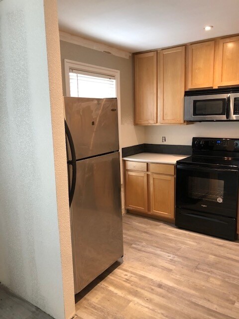 8065 N Ivanhoe St in Portland, OR - Building Photo - Building Photo