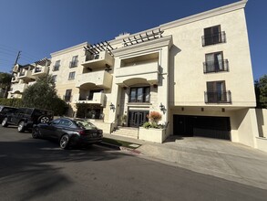 11863 Darlington Ave, Unit 308 in Los Angeles, CA - Building Photo - Building Photo