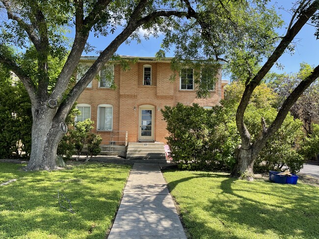 415 E Olmos Dr in Olmos Park, TX - Building Photo - Building Photo