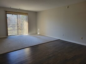 6516 Six Mile Ln, Unit 2 in Louisville, KY - Building Photo