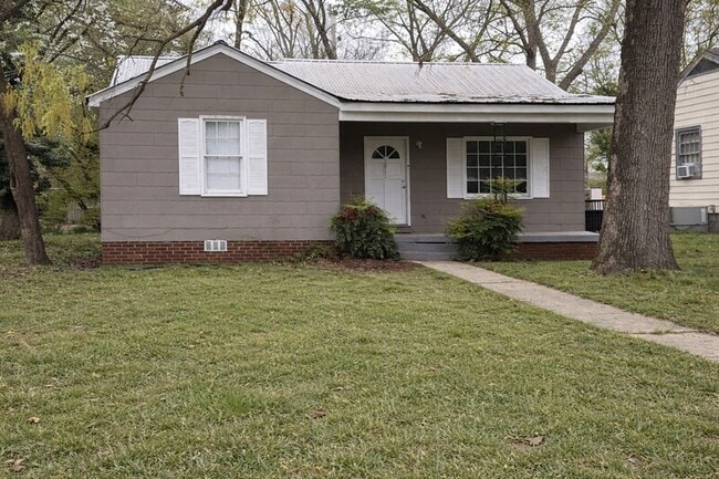 property at 2012 Enolam Blvd SE