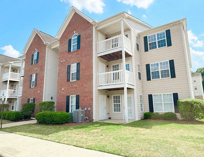 Hidden Lake in Fayetteville, NC - Foto de edificio - Building Photo