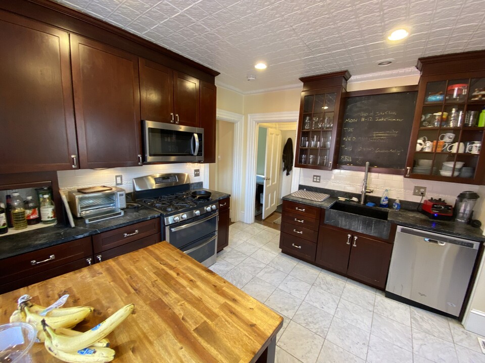 381 Highland Ave, Unit 2 in Somerville, MA - Building Photo