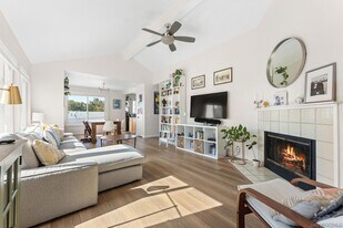 1957 Diamond St in San Diego, CA - Building Photo
