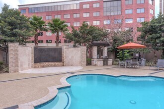 5800 Woodway Dr in Houston, TX - Building Photo - Building Photo
