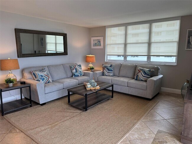 1900 S Ocean Blvd, Unit 5F in Pompano Beach, FL - Building Photo - Building Photo