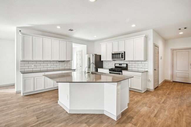 8011 House bank Ln in Rosharon, TX - Building Photo - Building Photo