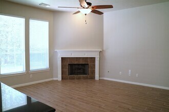 22017 Royal Timbers Dr in Humble, TX - Foto de edificio - Building Photo