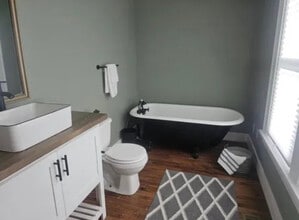 719 S Market St in Mt Vernon, MO - Foto de edificio - Building Photo