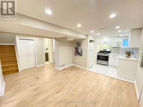 90 Bellamy Rd S in Toronto, ON - Building Photo - Building Photo