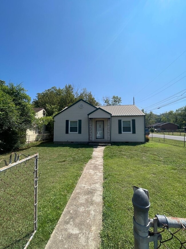 1112 Lee Ave in Rossville, GA - Building Photo - Building Photo