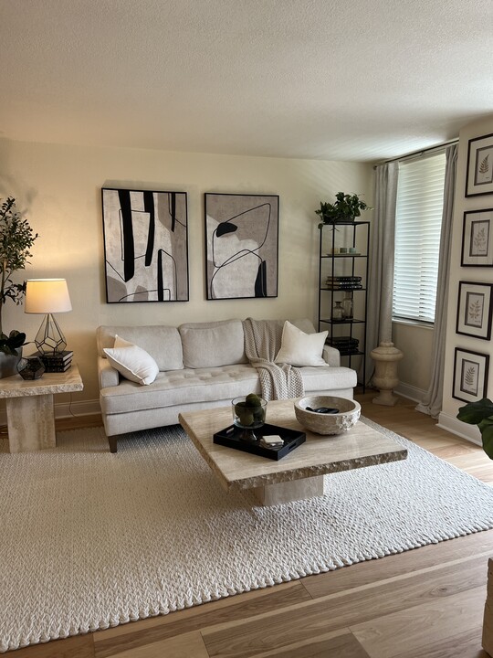 400 E Colonial Dr, Unit 310 in Orlando, FL - Building Photo