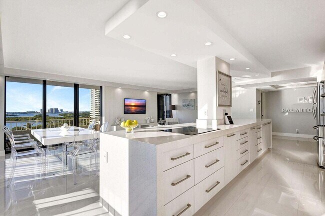 5510 N Ocean Dr in Riviera Beach, FL - Foto de edificio - Building Photo