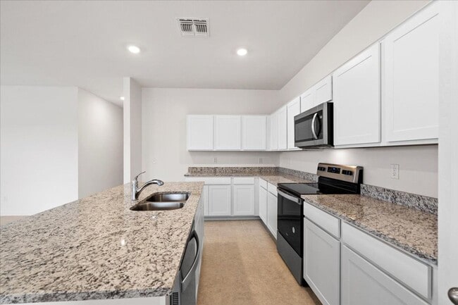 8124 S 64th Dr in Phoenix, AZ - Building Photo - Building Photo