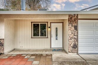 6441 Terra Way in Citrus Heights, CA - Building Photo - Building Photo