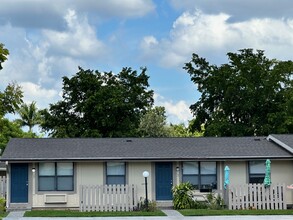 Heronwood Apartments in Ft. Myers, FL - Foto de edificio - Building Photo