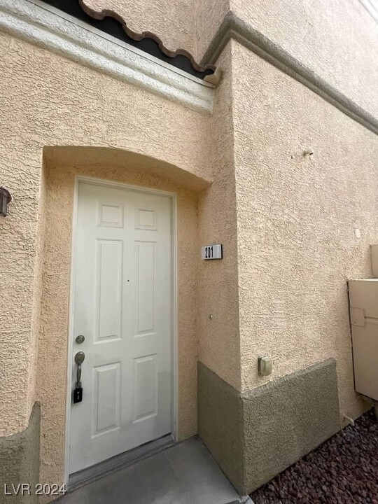 6316 Beige Bluff St in North Las Vegas, NV - Foto de edificio