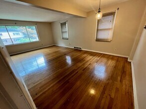 1718 Tanglewood Dr in Akron, OH - Building Photo - Building Photo