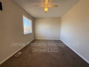 1557 Quaker Ln in Prospect Heights, IL - Foto de edificio - Building Photo