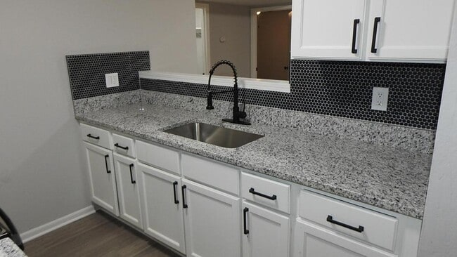 5928 Elmwood Ave in Kansas City, MO - Building Photo - Building Photo