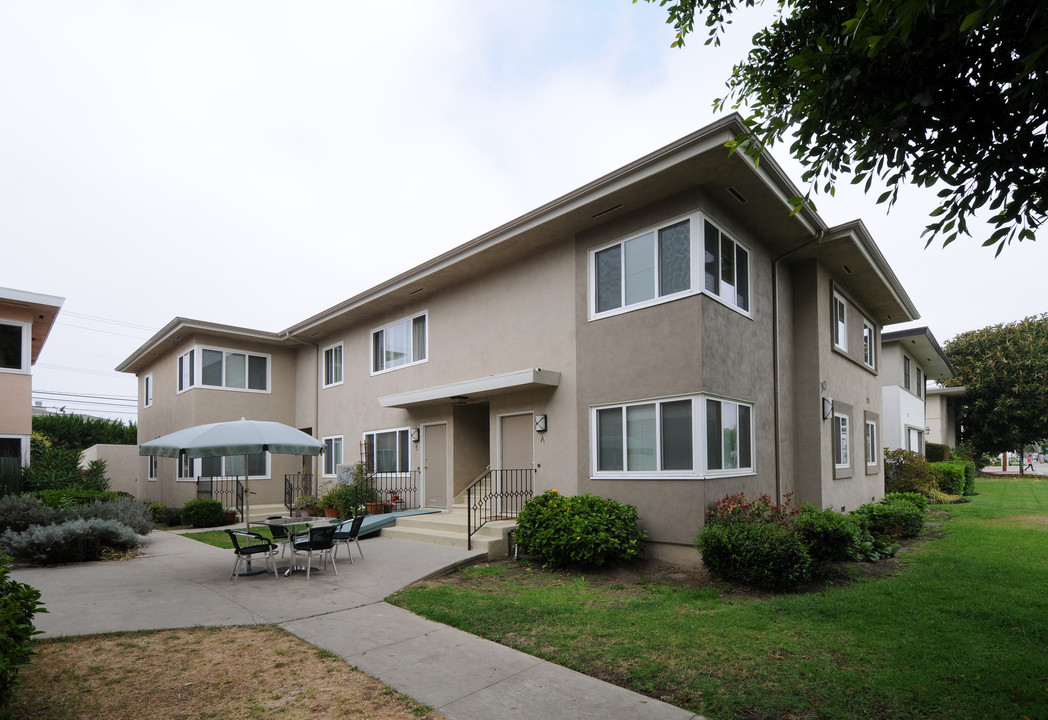 3143 S Barrington Ave in Los Angeles, CA - Building Photo