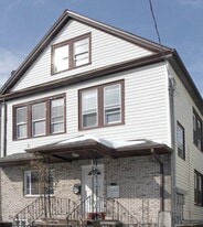 632 Adams Ave, Unit 1st Flr Front in Elizabeth, NJ - Building Photo