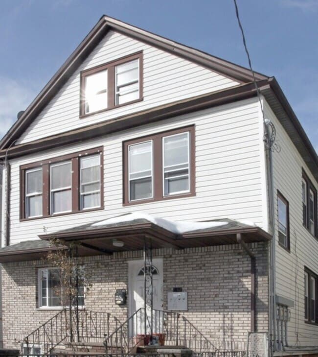632 Adams Ave, Unit 1st Flr Front
