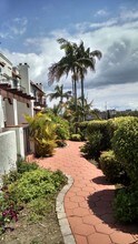 223 S Prospect Ave in Redondo Beach, CA - Foto de edificio - Building Photo