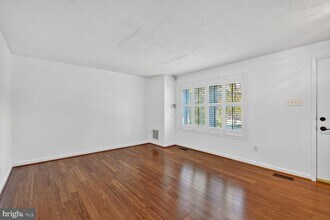 5320 Larochelle Ct in Alexandria, VA - Building Photo - Building Photo