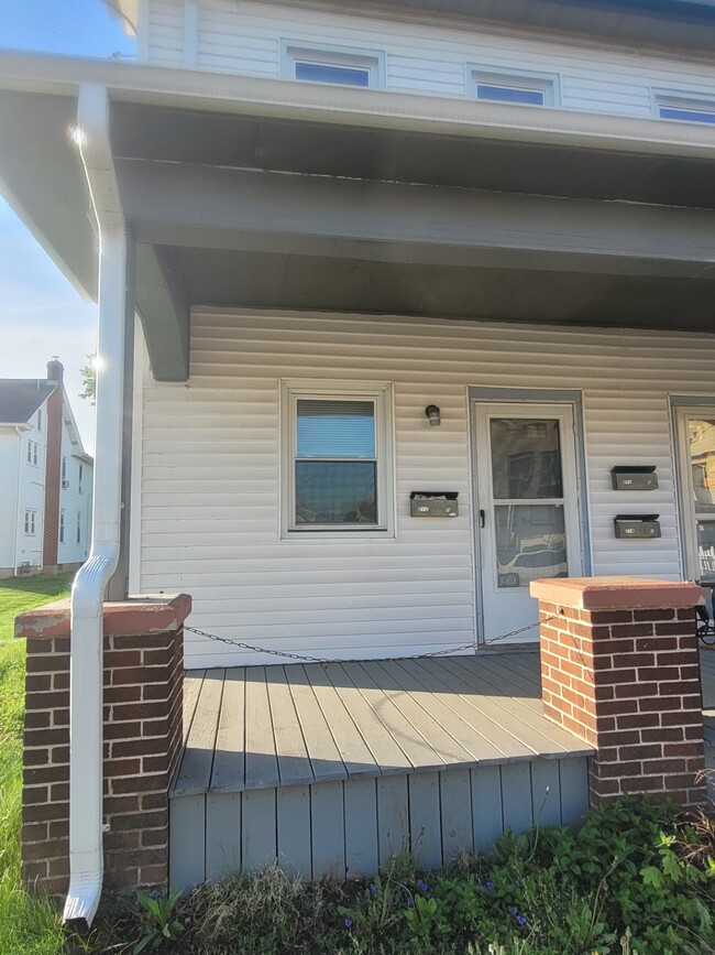 property at 212 W Main St