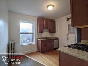 4912 N Hoyne Ave, Unit 2110-S2 in Chicago, IL - Foto de edificio - Building Photo