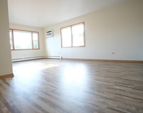 8418 W Oak Ave, Unit 3 in Niles, IL - Foto de edificio - Building Photo