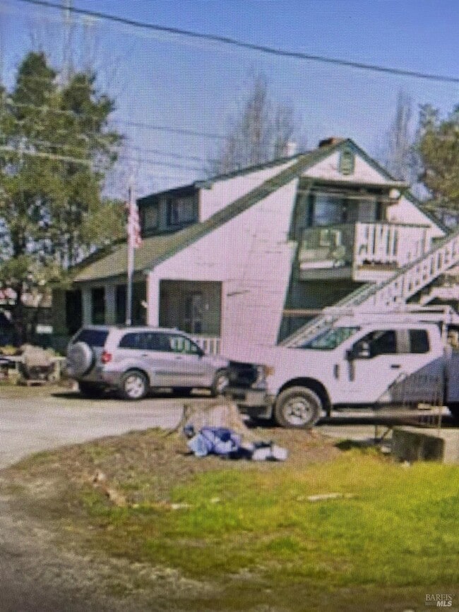 property at 7 Hawthorne Ct