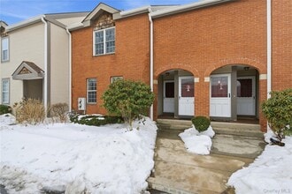 5 Greenmeadow Dr in Babylon, NY - Building Photo - Building Photo