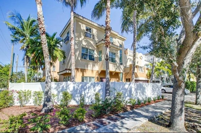 601 NE 11th Ave in Fort Lauderdale, FL - Building Photo - Building Photo