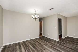 4701 Lost Colony Ct in Stone Mountain, GA - Foto de edificio - Building Photo