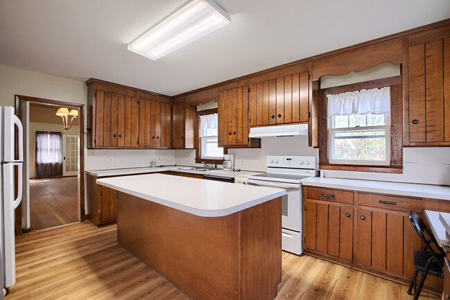 7297 Duval Ave in Gloucester, VA - Foto de edificio - Building Photo