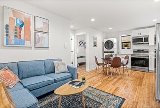 12729 Evanston Ave N in Seattle, WA - Foto de edificio - Building Photo