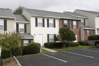 SouthRidge Apartments and Townhomes in Arden, NC - Foto de edificio - Building Photo