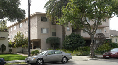 1820 Santa Clara Ave in Alameda, CA - Foto de edificio - Building Photo