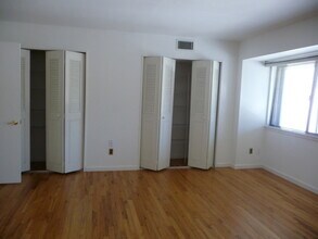 160 Mead Ave in Greenwich, CT - Building Photo - Building Photo