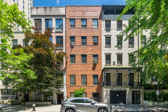 421 E 50th St in New York, NY - Building Photo - Building Photo