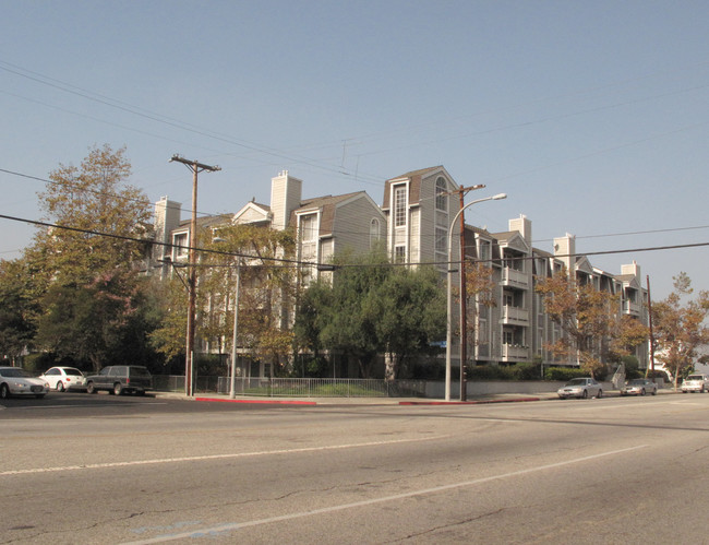 Greenlawn Apartments in Culver City, CA - Foto de edificio - Building Photo