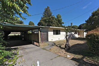 18175 Comstock Ave in El Verano, CA - Building Photo - Building Photo