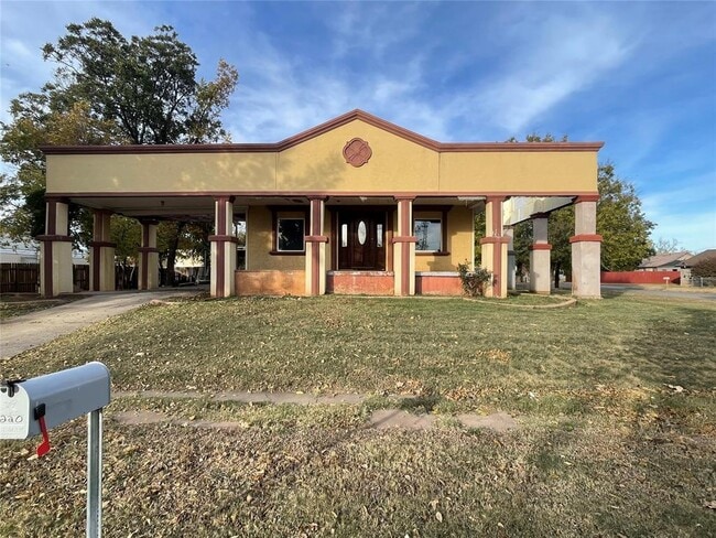 property at 220 N 8th St